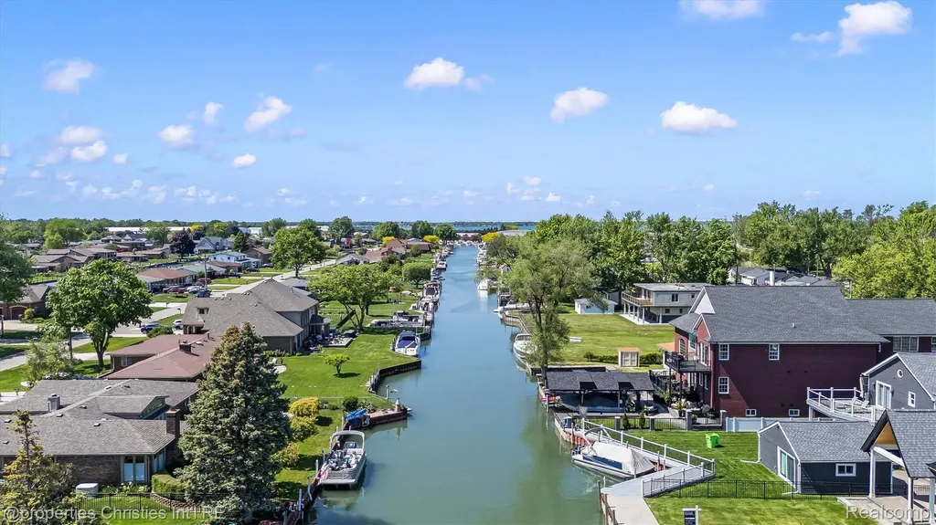 41245 Belvidere Street Harrison Charter Township MI 48045