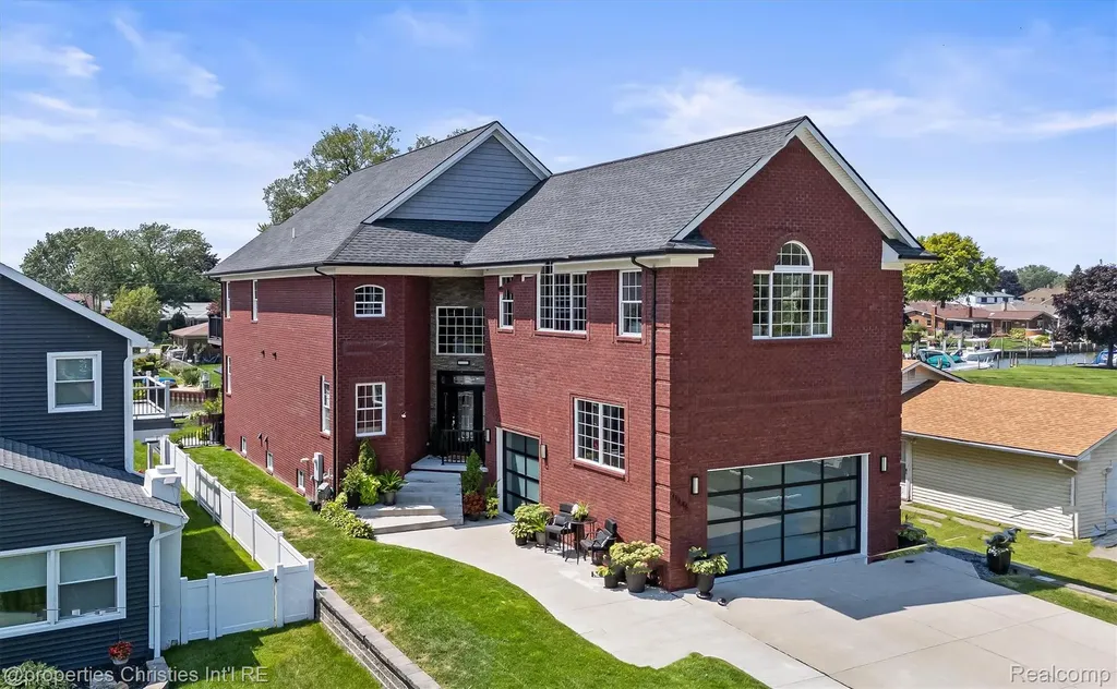 41245 Belvidere Street Harrison Charter Township MI 48045