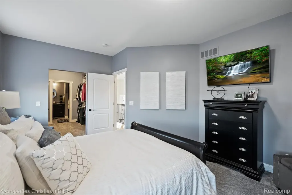 41245 Belvidere Street Harrison Charter Township MI 48045