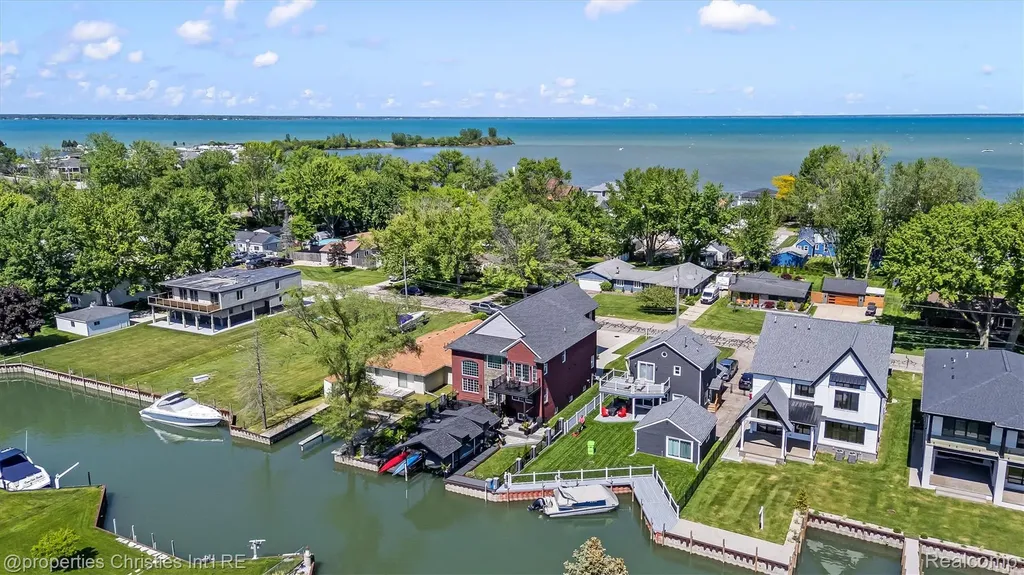 41245 Belvidere Street Harrison Charter Township MI 48045