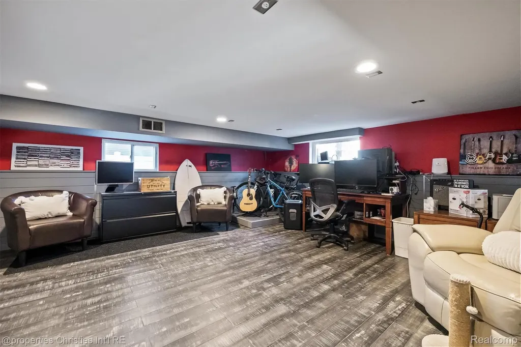 41245 Belvidere Street Harrison Charter Township MI 48045