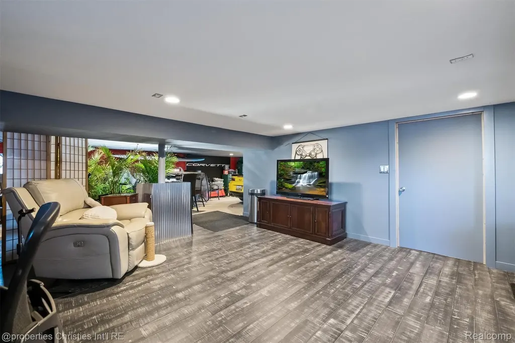 41245 Belvidere Street Harrison Charter Township MI 48045