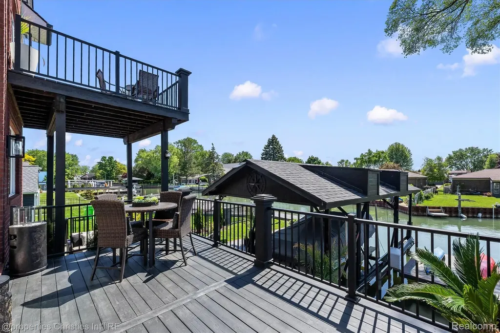 41245 Belvidere Street Harrison Charter Township MI 48045
