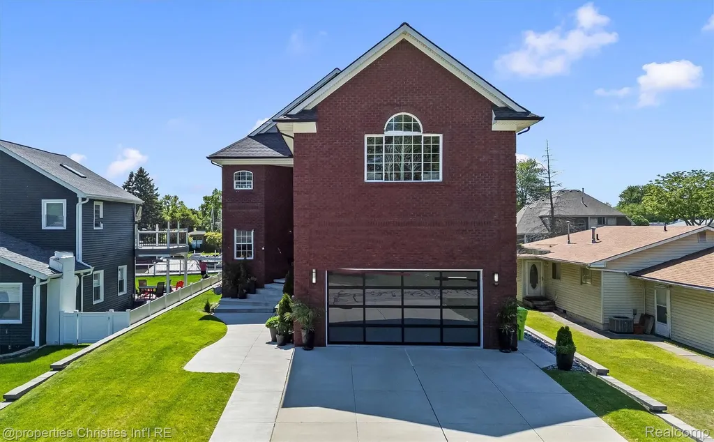 41245 Belvidere Street Harrison Charter Township MI 48045