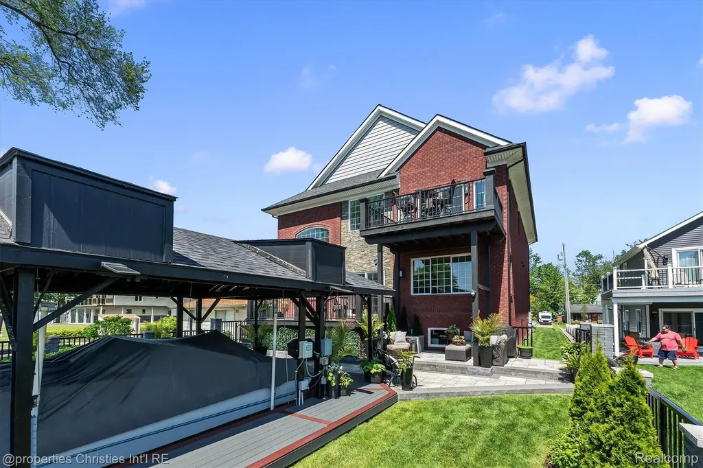 41245 Belvidere Street Harrison Charter Township MI 48045