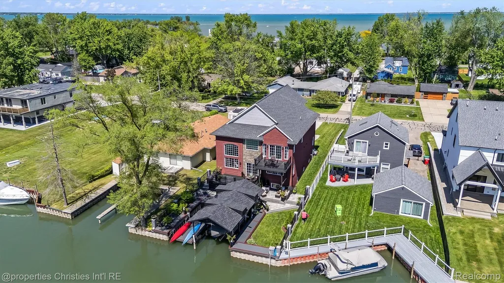 41245 Belvidere Street Harrison Charter Township MI 48045