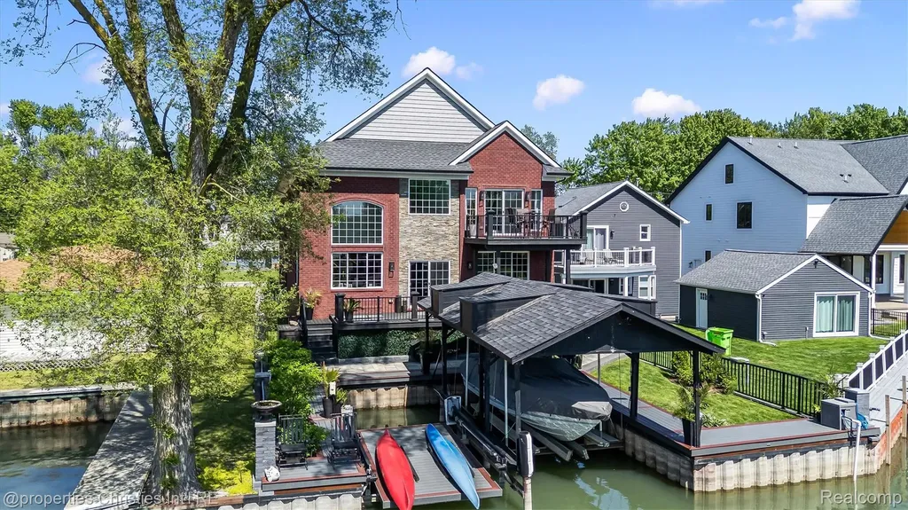 41245 Belvidere Street Harrison Charter Township MI 48045