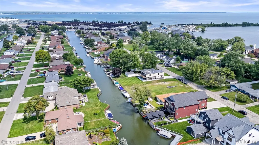 41245 Belvidere Street Harrison Charter Township MI 48045