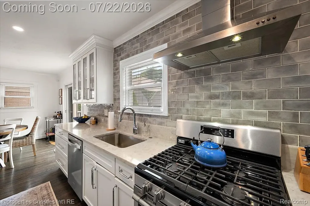 1364 Humphrey Avenue Birmingham City MI 48009