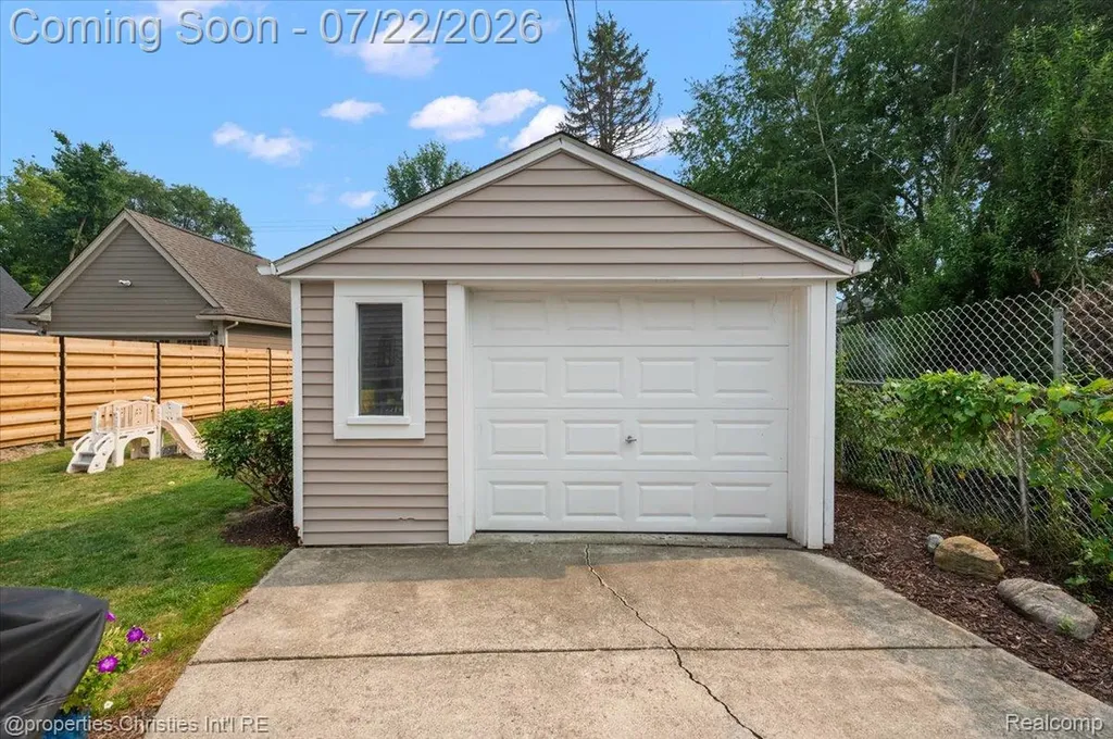 1364 Humphrey Avenue Birmingham City MI 48009