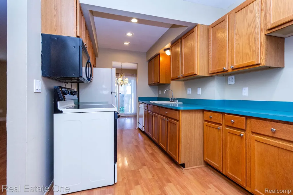 111 Manor Way Rochester Hills City MI 48309