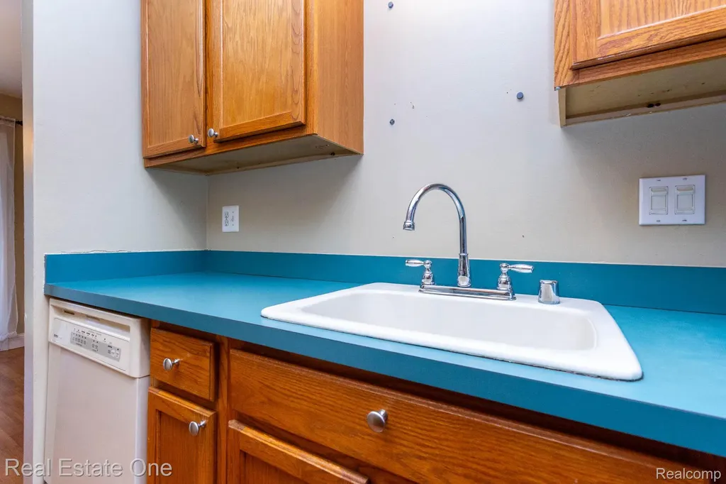 111 Manor Way Rochester Hills City MI 48309