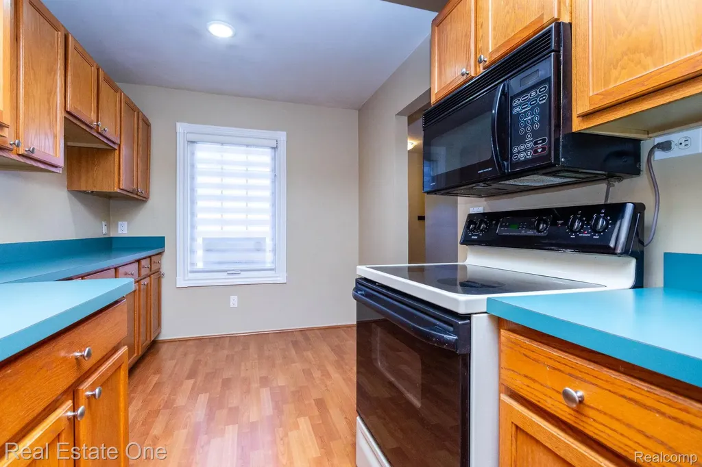 111 Manor Way Rochester Hills City MI 48309