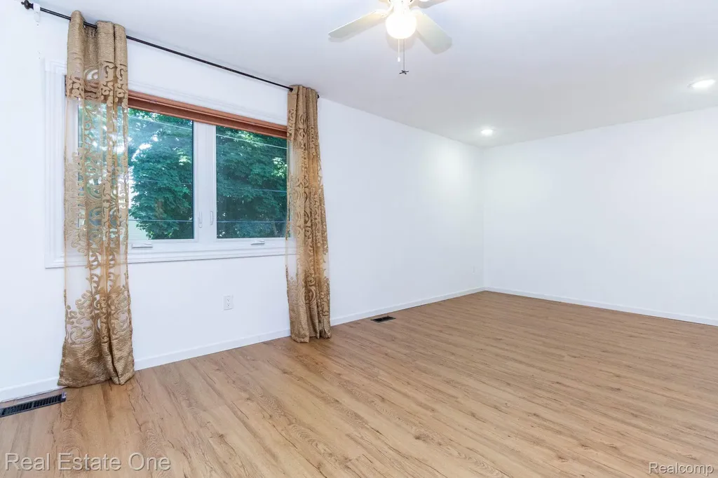 111 Manor Way Rochester Hills City MI 48309