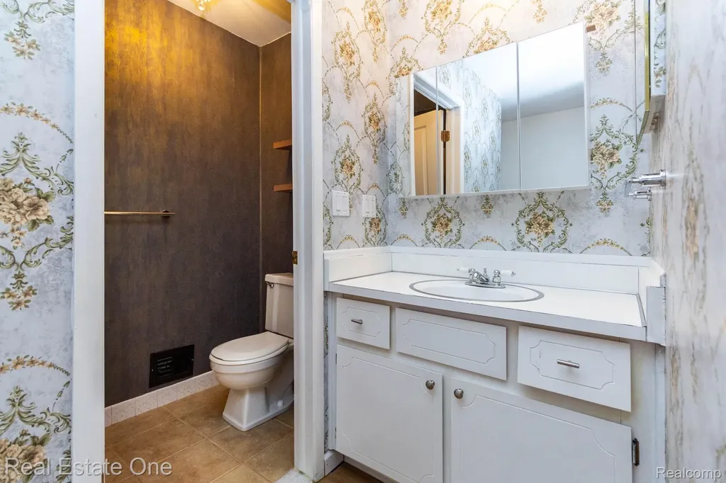 111 Manor Way Rochester Hills City MI 48309