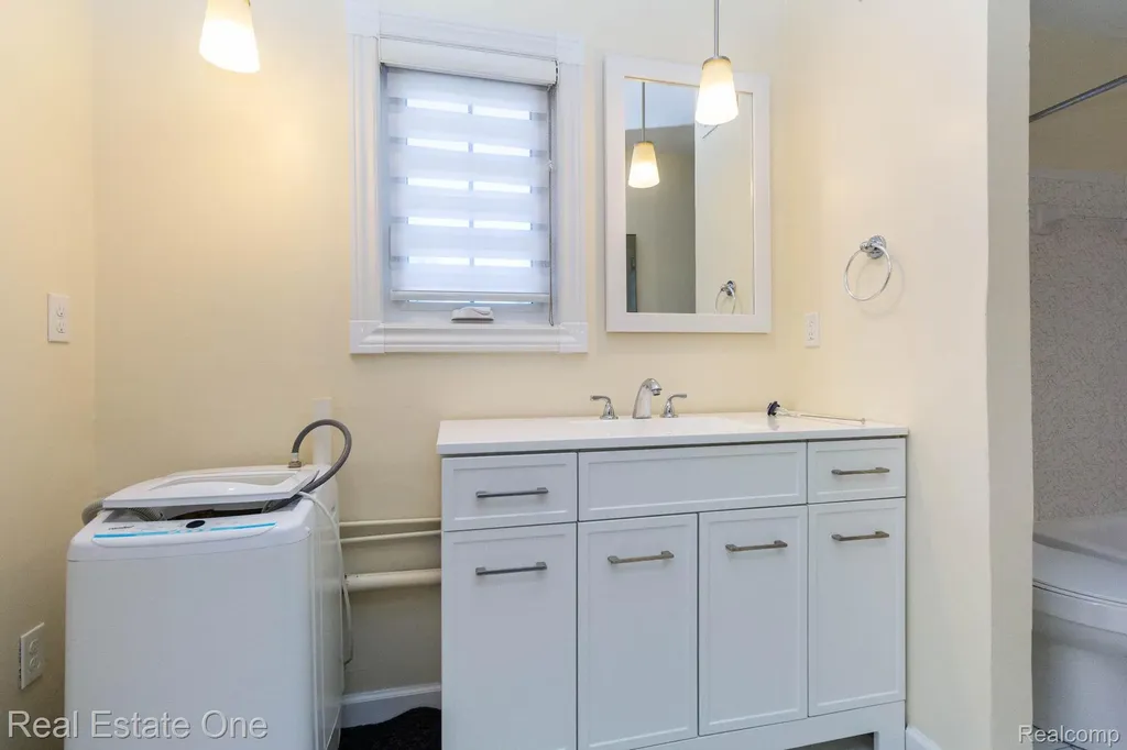 111 Manor Way Rochester Hills City MI 48309