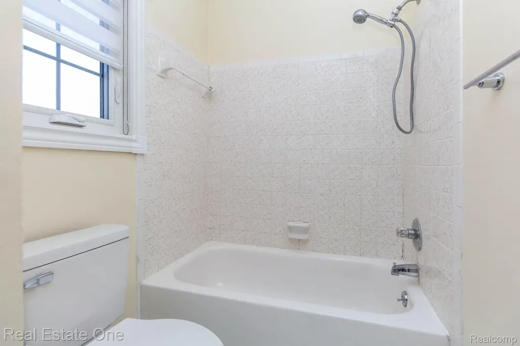 111 Manor Way Rochester Hills City MI 48309