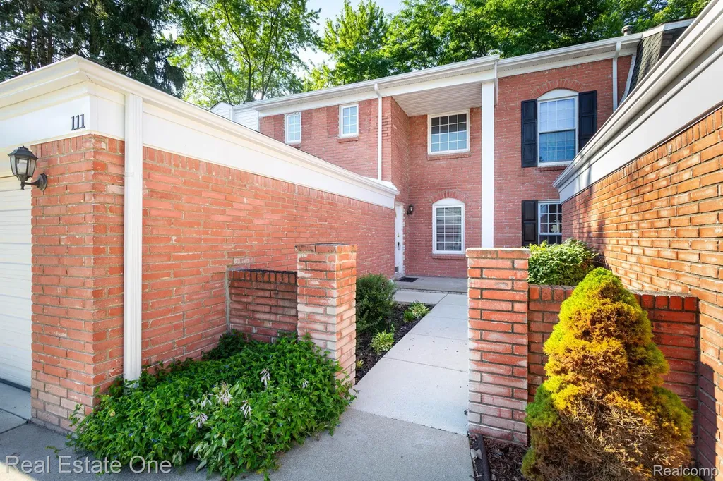 111 Manor Way Rochester Hills City MI 48309