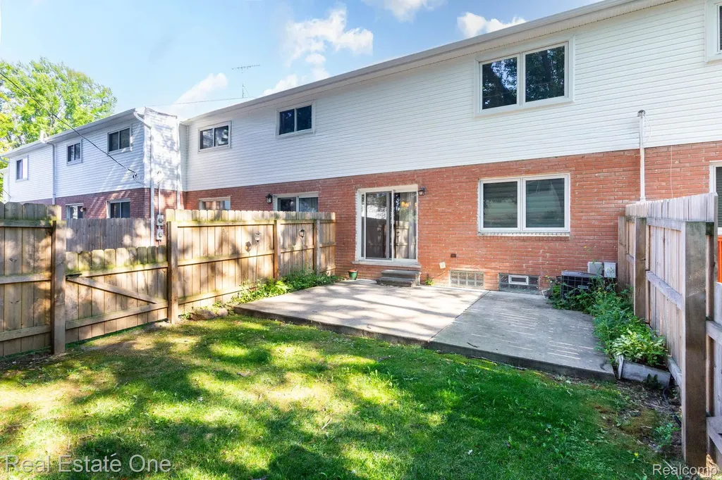 111 Manor Way Rochester Hills City MI 48309
