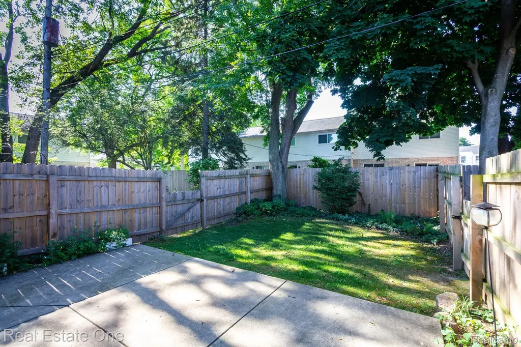 111 Manor Way Rochester Hills City MI 48309