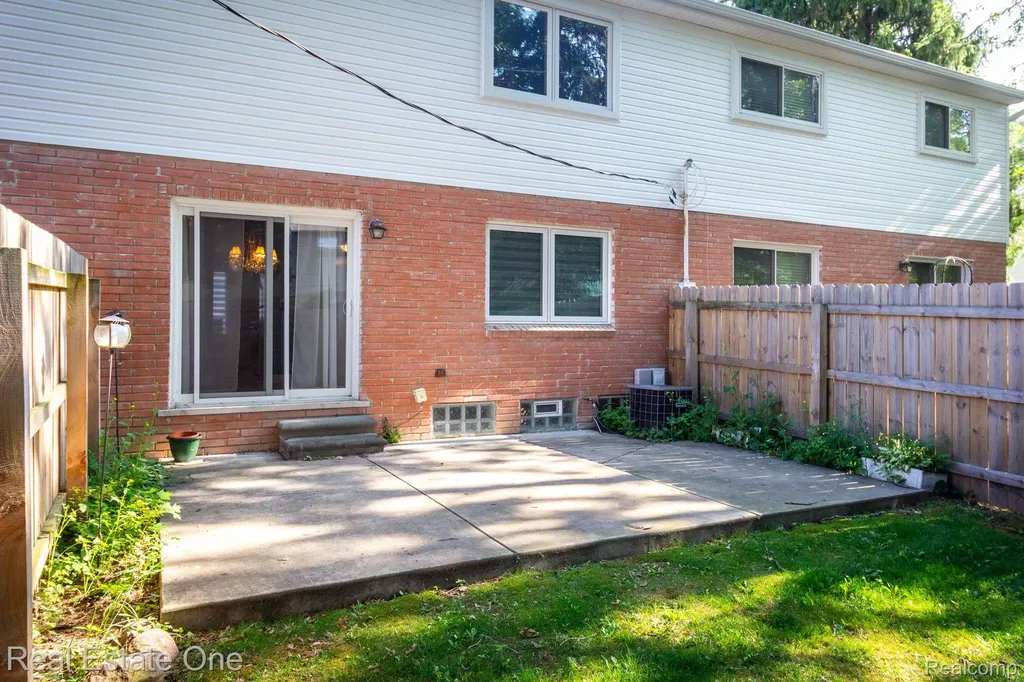 111 Manor Way Rochester Hills City MI 48309