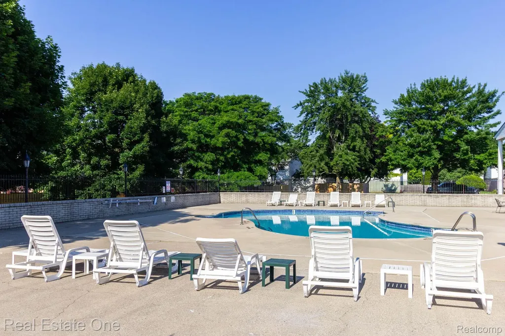 111 Manor Way Rochester Hills City MI 48309