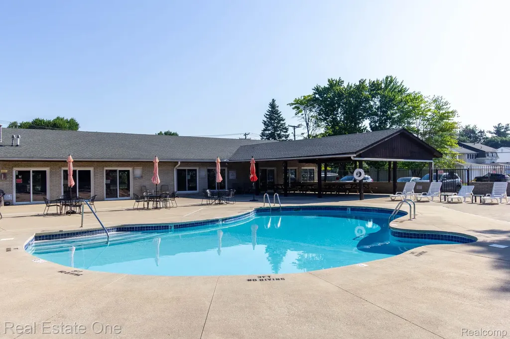 111 Manor Way Rochester Hills City MI 48309