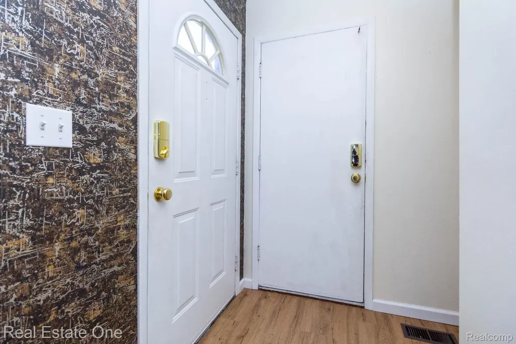 111 Manor Way Rochester Hills City MI 48309