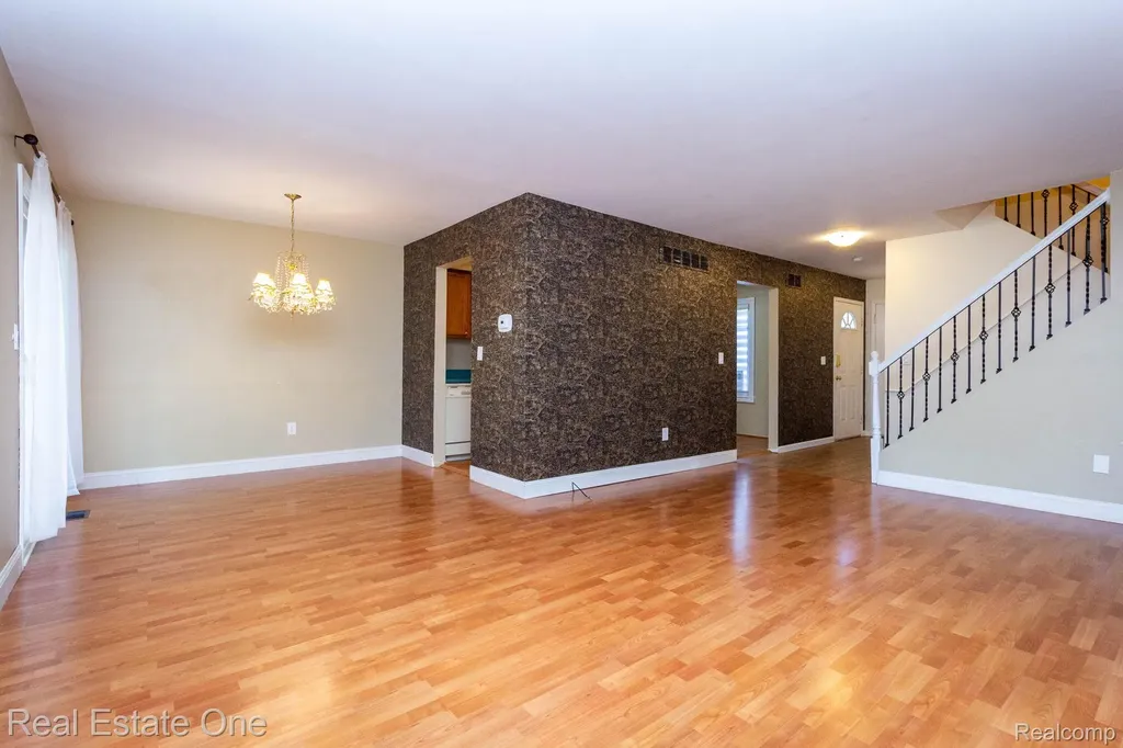 111 Manor Way Rochester Hills City MI 48309