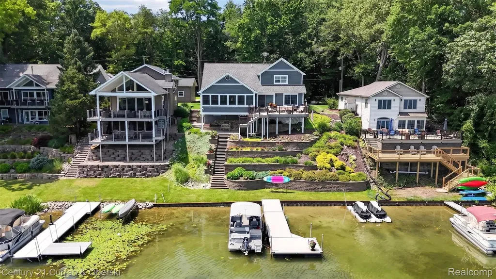 2770 Cozy Cove Waterloo Township MI 49240