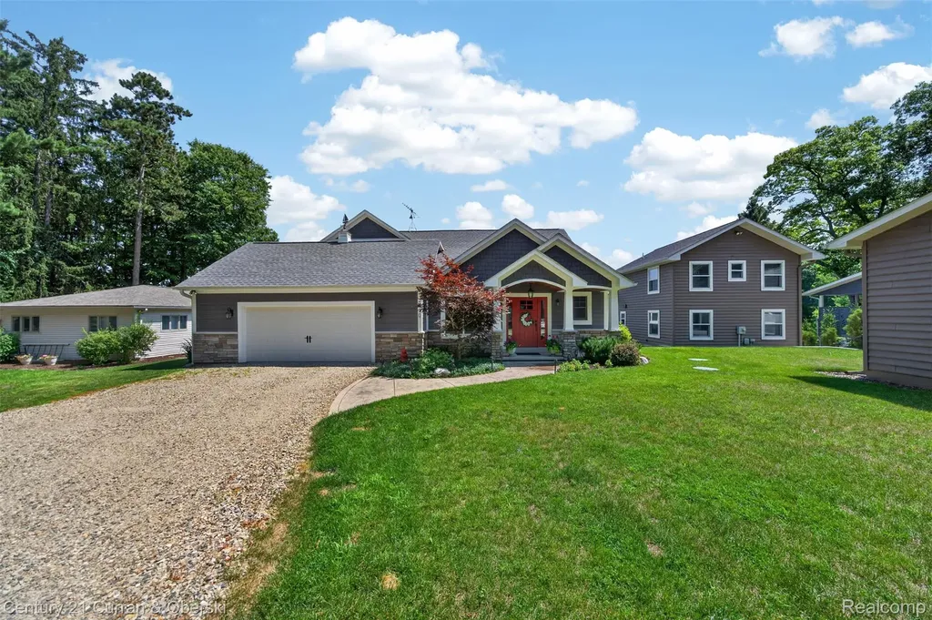 2770 Cozy Cove Waterloo Township MI 49240