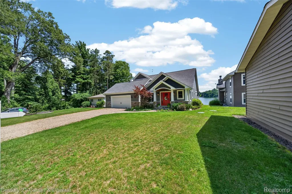 2770 Cozy Cove Waterloo Township MI 49240