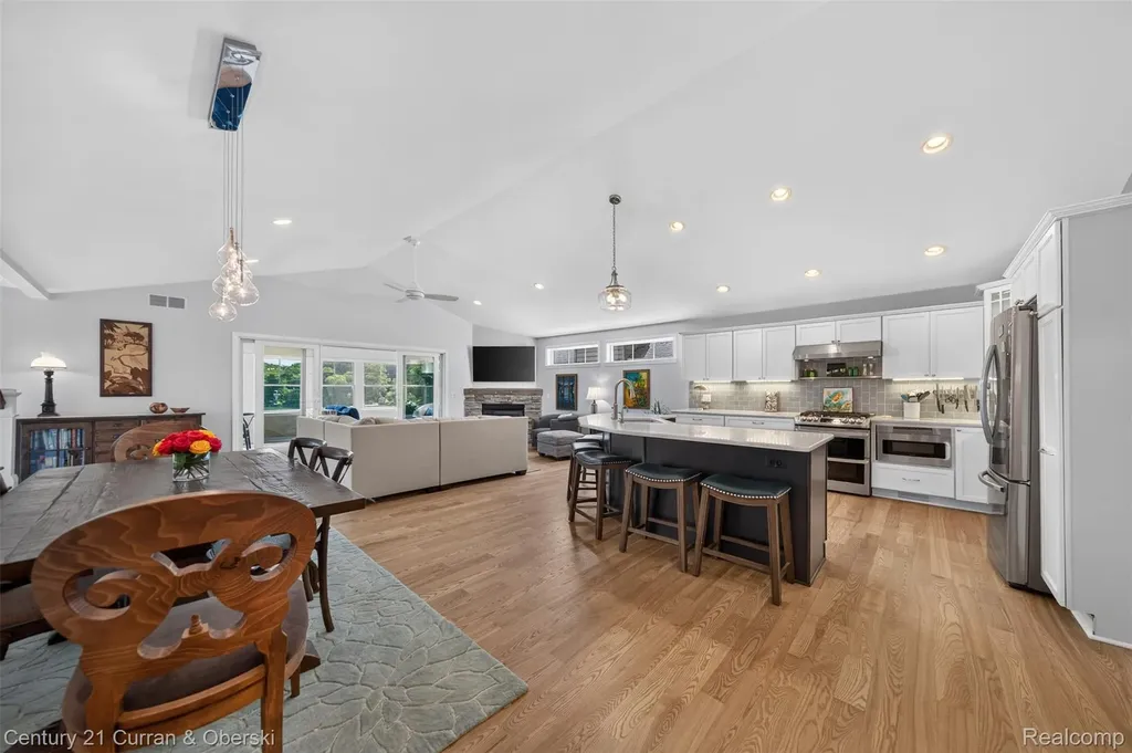 2770 Cozy Cove Waterloo Township MI 49240