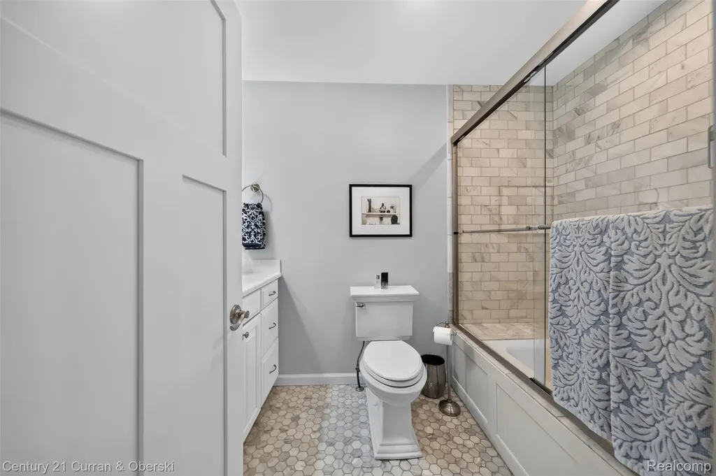2770 Cozy Cove Waterloo Township MI 49240