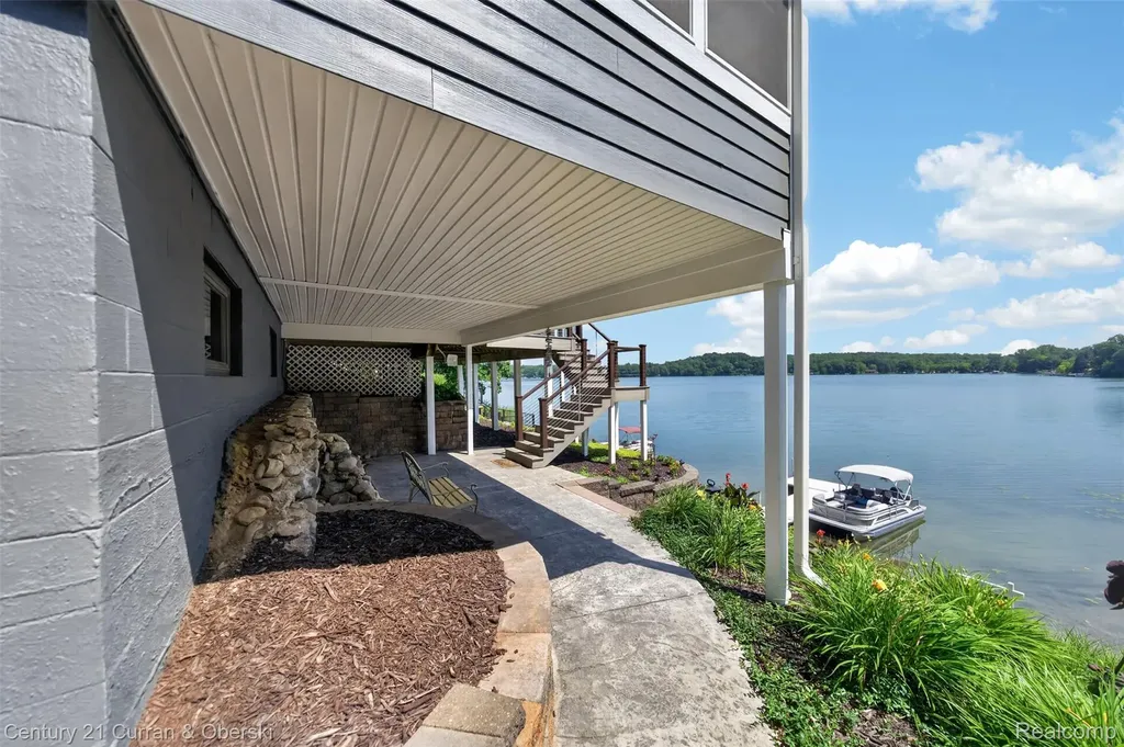 2770 Cozy Cove Waterloo Township MI 49240