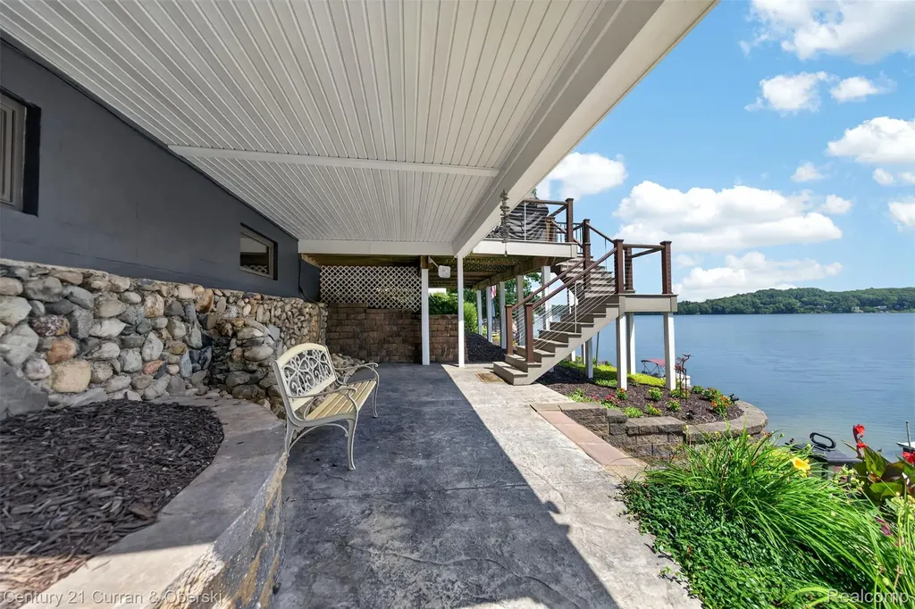 2770 Cozy Cove Waterloo Township MI 49240