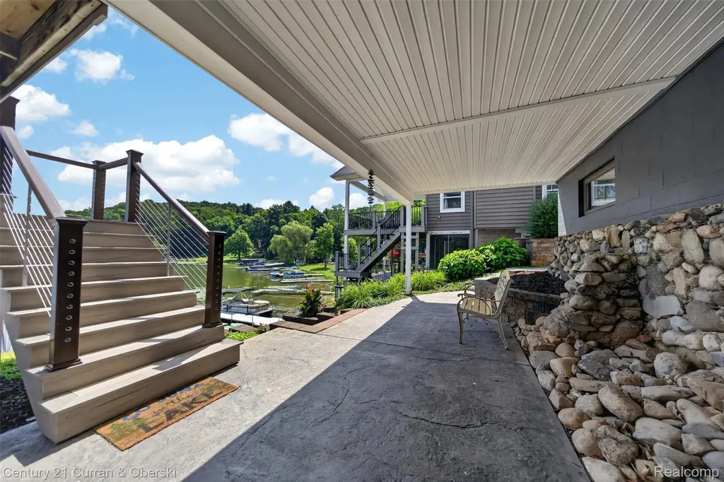 2770 Cozy Cove Waterloo Township MI 49240