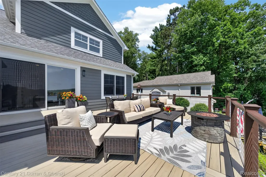 2770 Cozy Cove Waterloo Township MI 49240