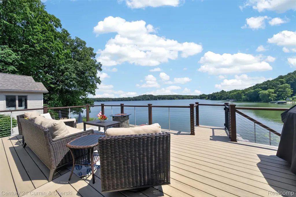 2770 Cozy Cove Waterloo Township MI 49240