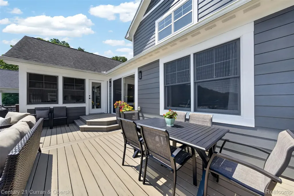 2770 Cozy Cove Waterloo Township MI 49240