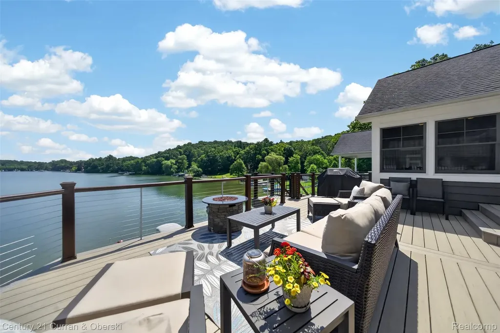 2770 Cozy Cove Waterloo Township MI 49240