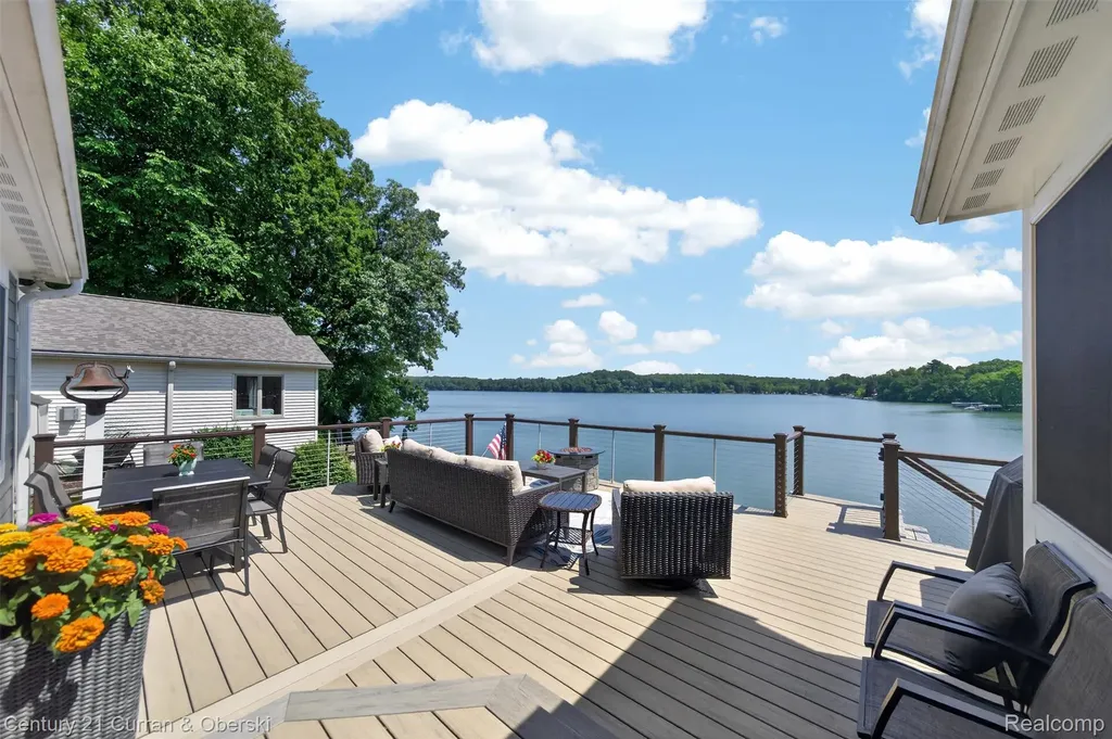 2770 Cozy Cove Waterloo Township MI 49240