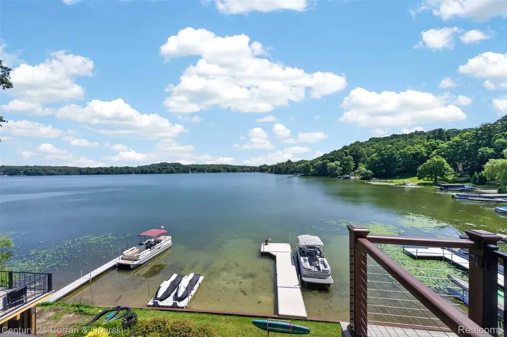 2770 Cozy Cove Waterloo Township MI 49240