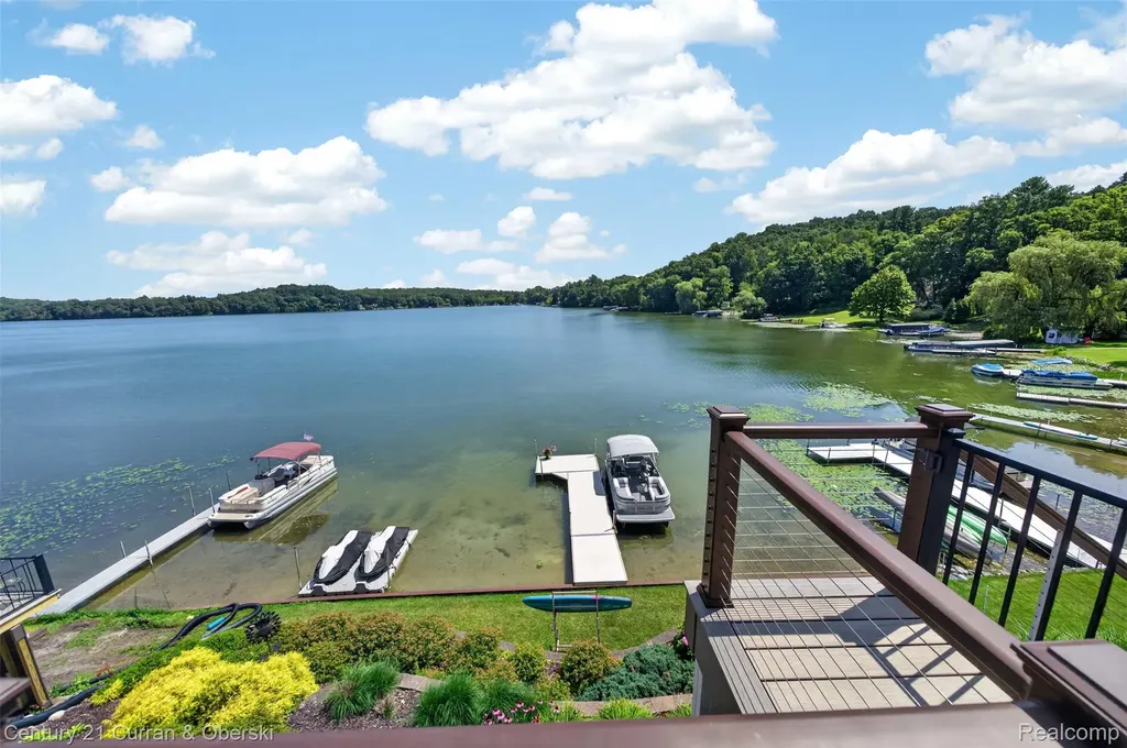 2770 Cozy Cove Waterloo Township MI 49240
