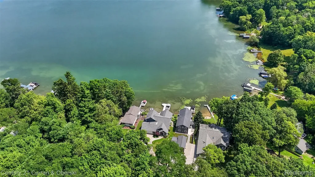 2770 Cozy Cove Waterloo Township MI 49240