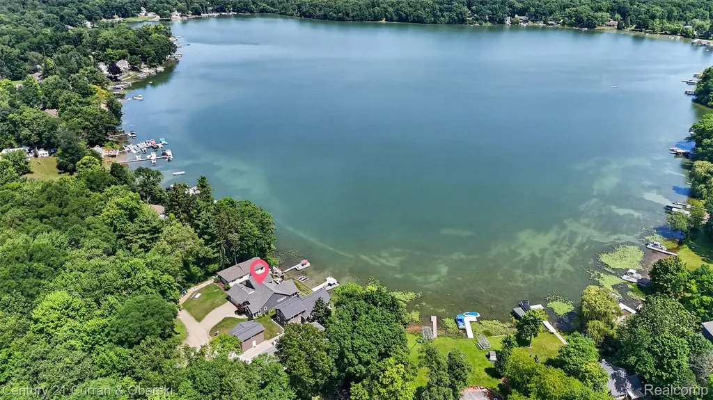 2770 Cozy Cove Waterloo Township MI 49240