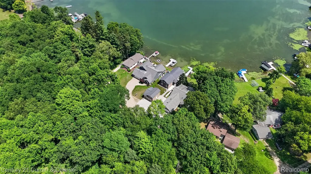 2770 Cozy Cove Waterloo Township MI 49240