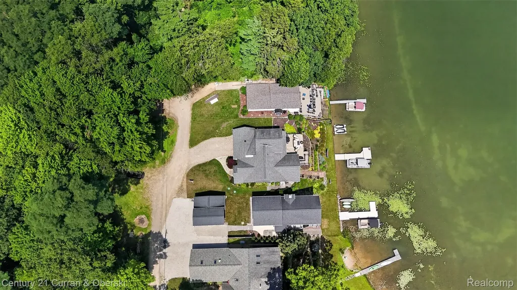 2770 Cozy Cove Waterloo Township MI 49240