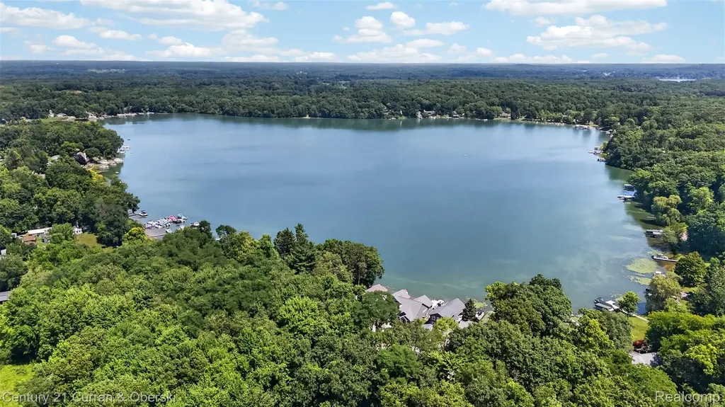 2770 Cozy Cove Waterloo Township MI 49240