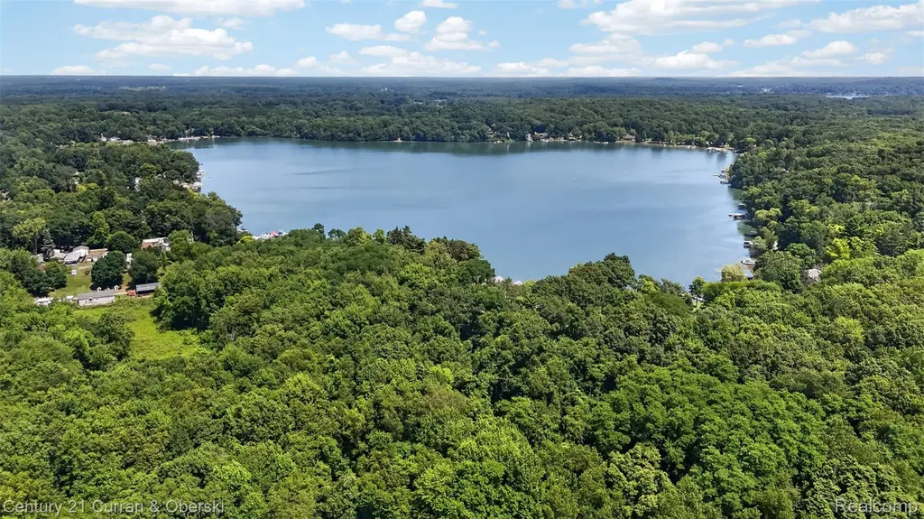 2770 Cozy Cove Waterloo Township MI 49240